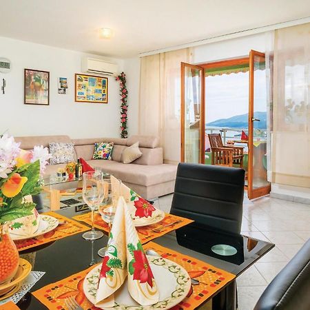 2 Bedroom Gorgeous Apartment In Rabac Exterior foto