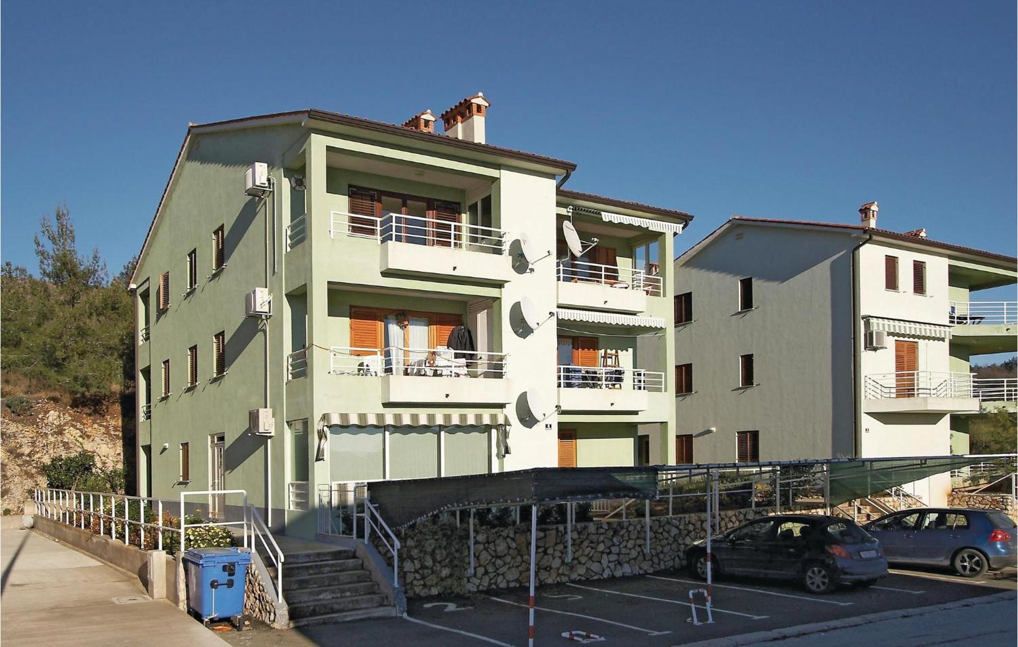2 Bedroom Gorgeous Apartment In Rabac Exterior foto
