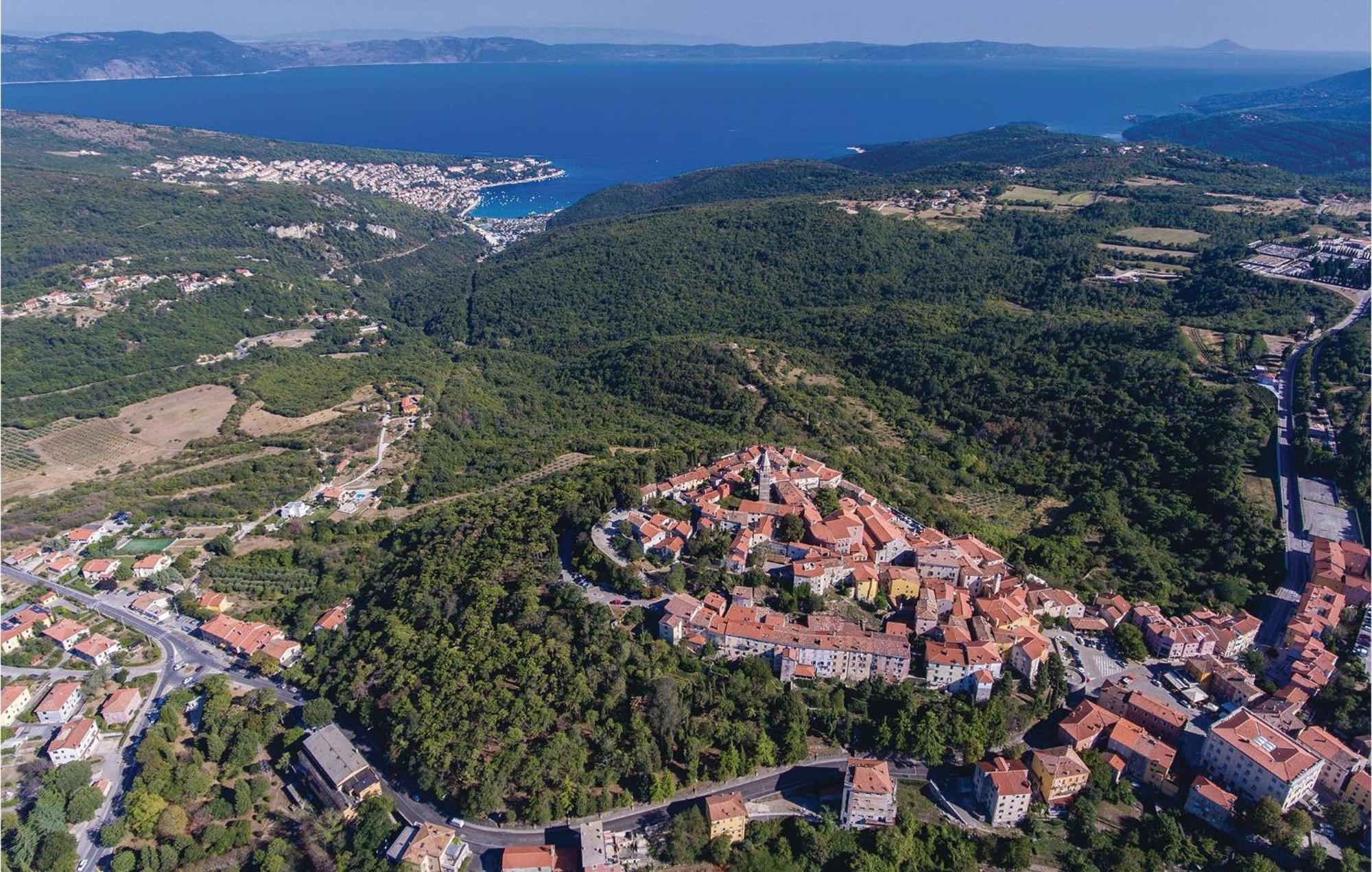 2 Bedroom Gorgeous Apartment In Rabac Exterior foto